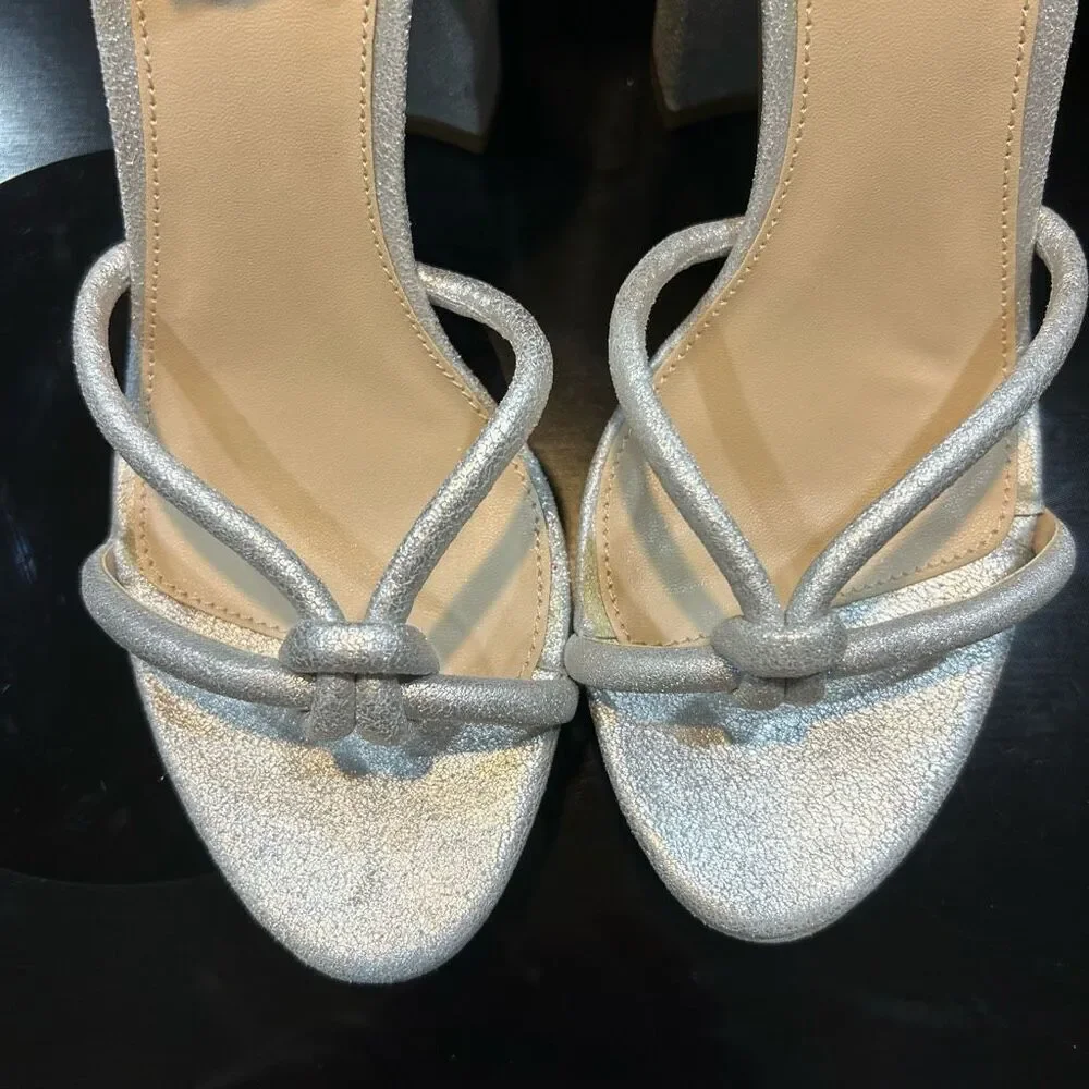 Pelle Moda Gillian ankle strap silver metallic chunky‎ heel sandal size 8.5 NEW